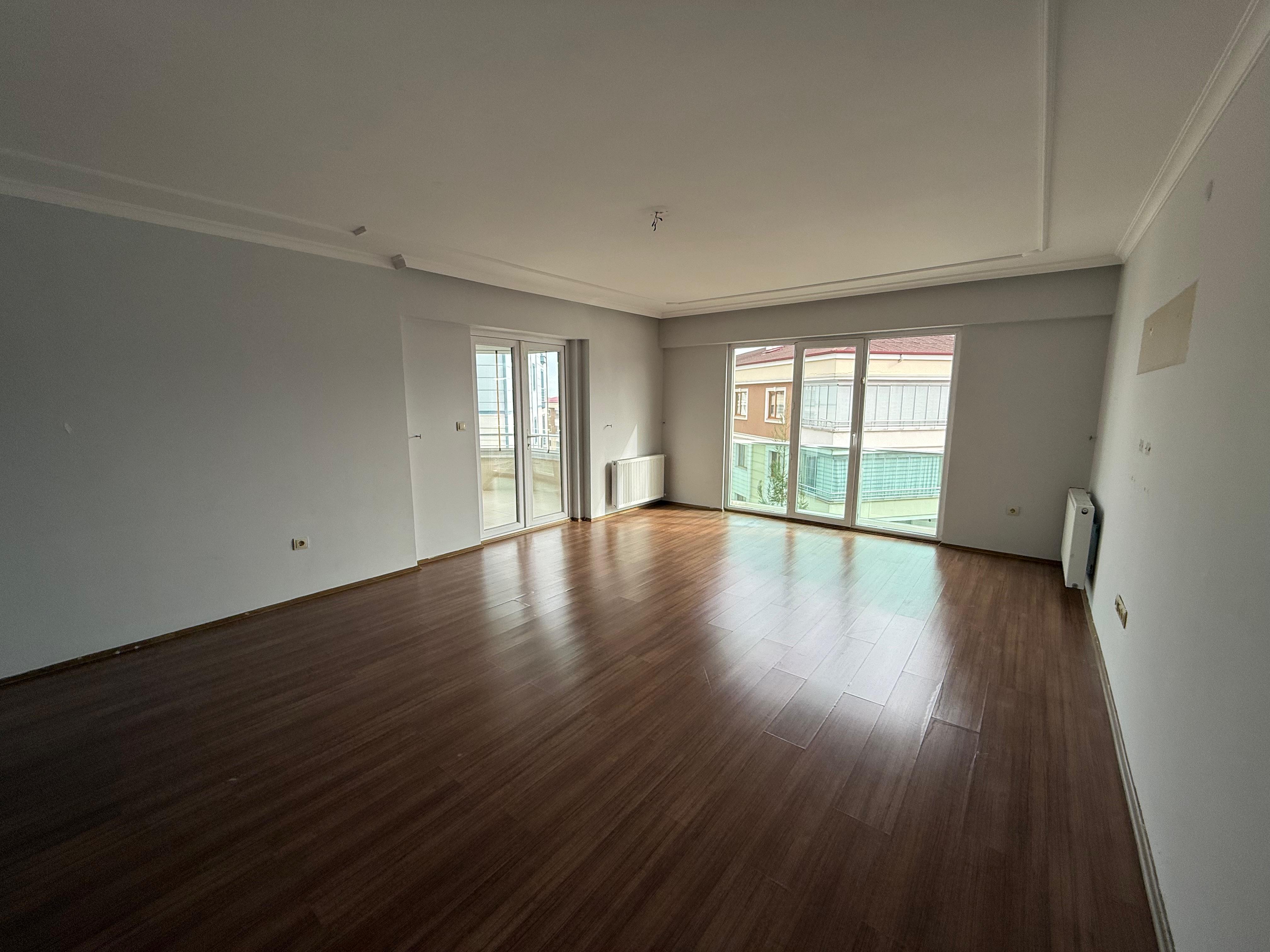 ÇUKURÇAYIR'DA 3+1 KİRALIK DAİRE